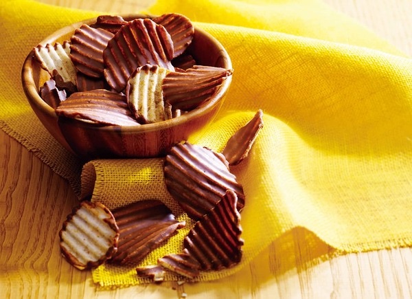 ⑤ロイズ｜チョコがポテチをまるごとコーティング「ポテトチップチョコレート」　初めて渡す人の反応は確実