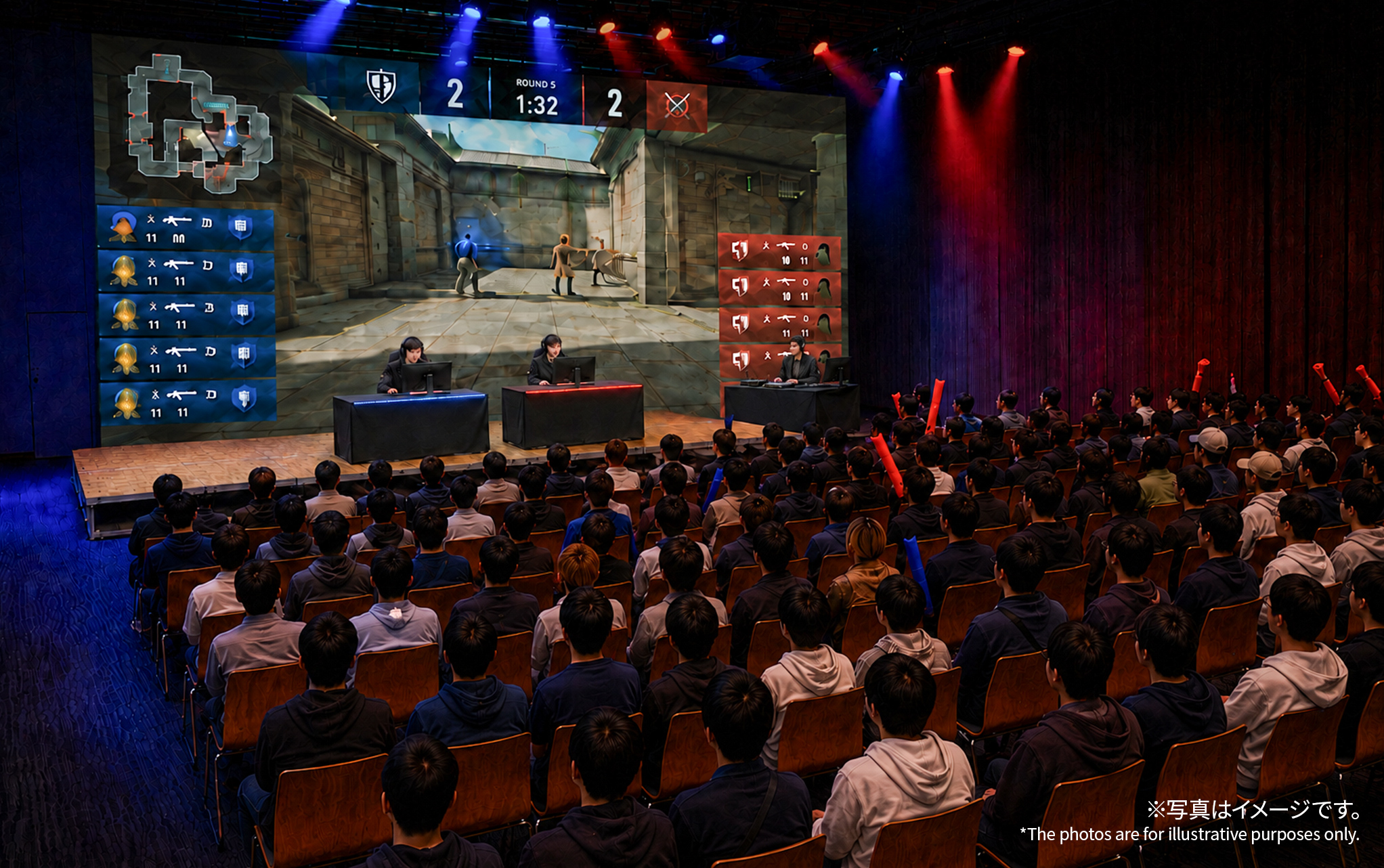 メインホールで行われているeステージ大会決勝。会場前方スクリーンにはプレイ映像、スクリーンの前にはプレーヤー席が設けられ、試合が白熱。観客先も盛り上がっている。