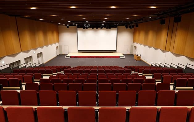 メインホール（全面）の内観