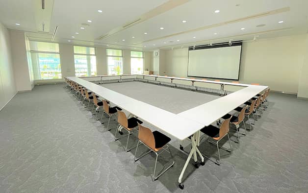 セミナールーム（半面）の内観