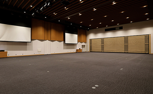 メインホール（半面）