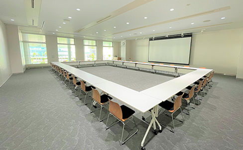 セミナールーム（半面）