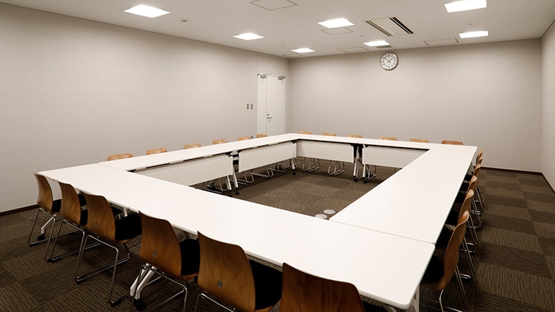 Meeting room layout in a U-shape