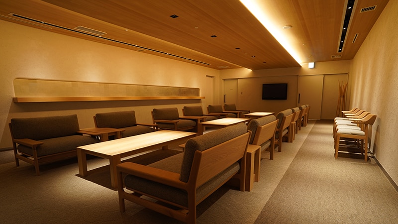 The interior of VIP rental room "Hamanasu" is furnished with a sofa and table.