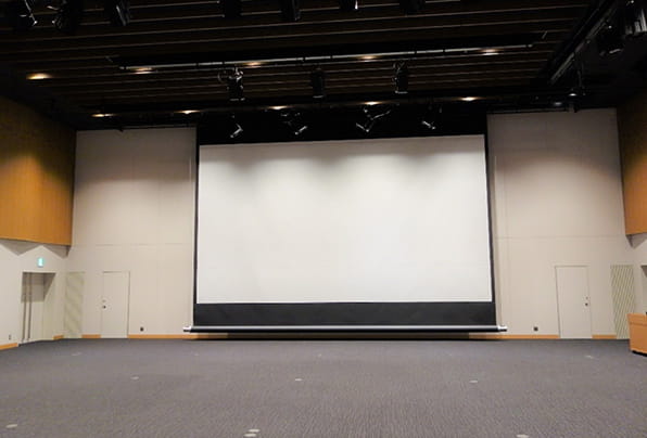 電動昇降式常設スクリーン