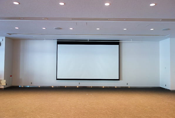 電動昇降式常設スクリーン