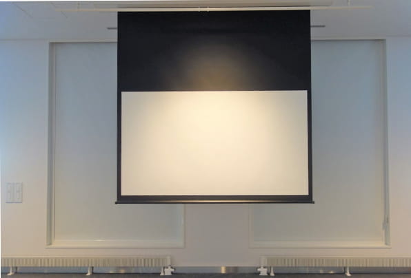 電動昇降式常設スクリーン